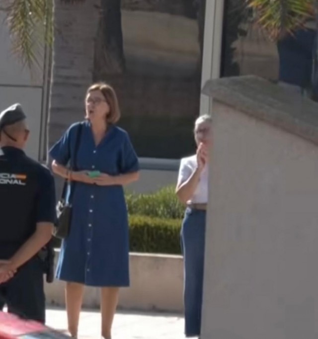 El PSOE de Elche pide el cese de una asesora de Vox que acudió a la visita de Pedro Sánchez a 