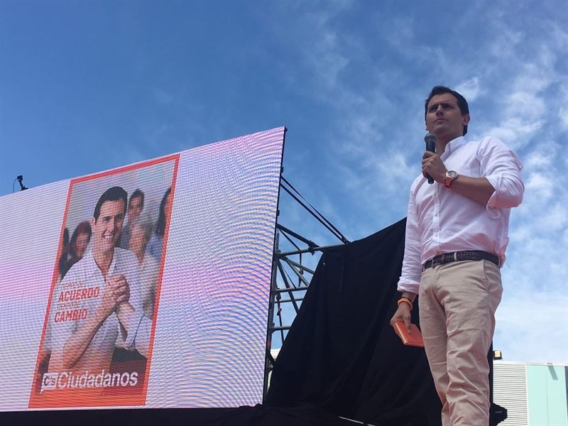 Rivera durante el acto en el Puerto de Valencia (Foto: EP) - 
