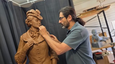 Las primeras esculturas de las rutas literarias de València, ya preparadas para fundirse en bronce
