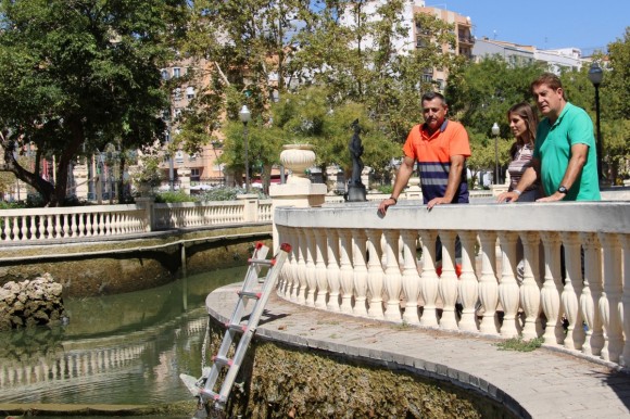 Castelló inicia el vaciado y la limpieza integral del estanque del parque Ribalta