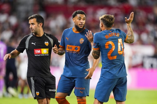 El Valencia de Corberán se hunde con su peor inicio, lesiones y una afición enfrentada