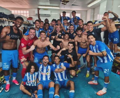 Un gol de Javi Castedo tras el 'corro de la patata' da al Águilas ante el Castilla su primer triunfo del curso