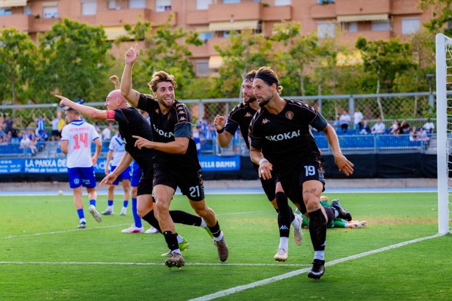 El Hércules despierta a tiempo en Can Dragó y estrena el casillero de victorias