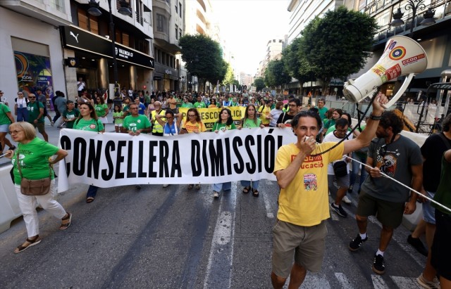 Docentes valencianos vuelven a las calles para exigir mejoras 
