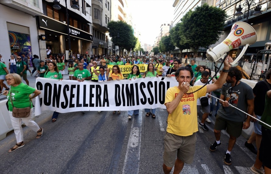 Docentes valencianos vuelven a las calles para exigir mejoras 
