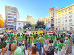 La comunidad educativa inicia el curso con una manifestación masiva en Castelló en defensa de la escuela pública
