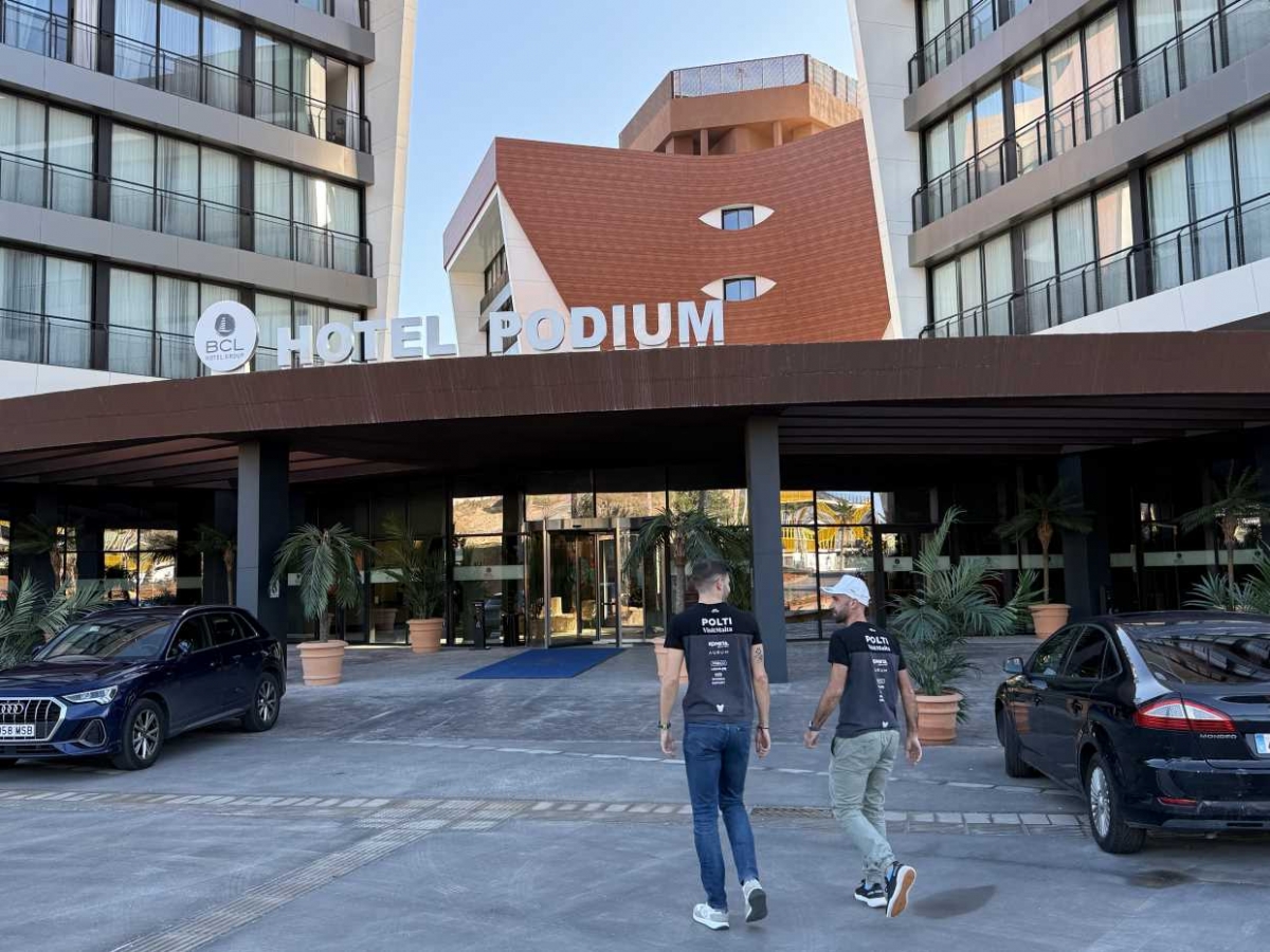 Estancia del equipo ciclista malagueño Polti en el hotel BCL Podium La Nucía, en diciembre de 2025. 