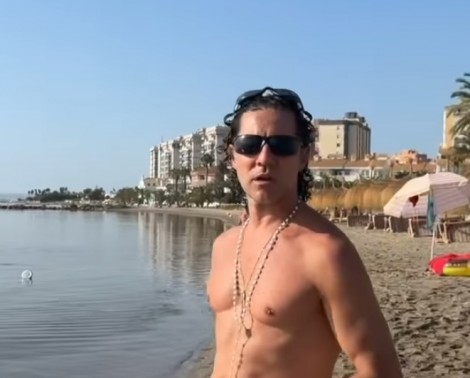 David Bisbal despide el verano con imágenes de Cabo de Palos, La Manga y Lo Pagán