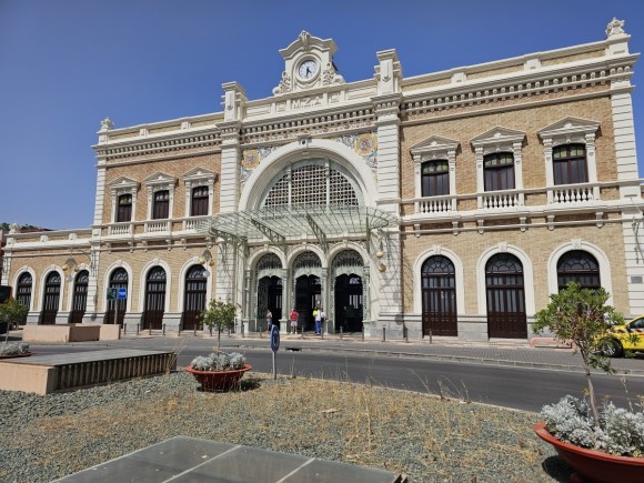 Despierta CT lleva hasta Pedro Sánchez la reivindicación del tren Cartagena-Madrid tras cuatro años y medios sin conexión
