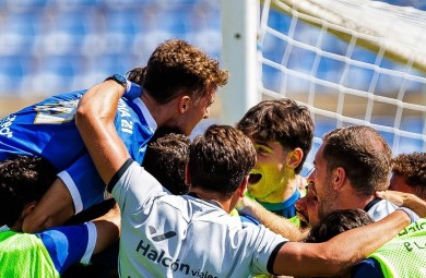 El UCAM Murcia y el Cieza vencen a los filiales del Valencia y el Elche en la segunda jornada