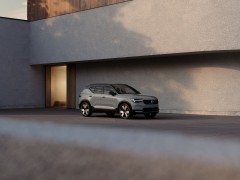 Importantes actualizaciones de seguridad, tecnología y diseño en los nuevos coches de la serie 40 de Volvo Cars