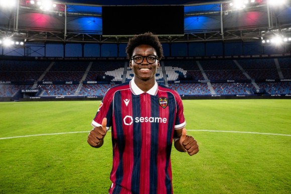 El francés Tape, único fichaje de los once del Levante que queda por debutar