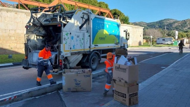 Benicàssim alcanza 116 negocios adheridos al servicio de recogida puerta a puerta de cartón comercial