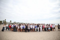 Burriana se suma por tercer año a una campaña europea con una jornada de limpieza en la playa del Arenal