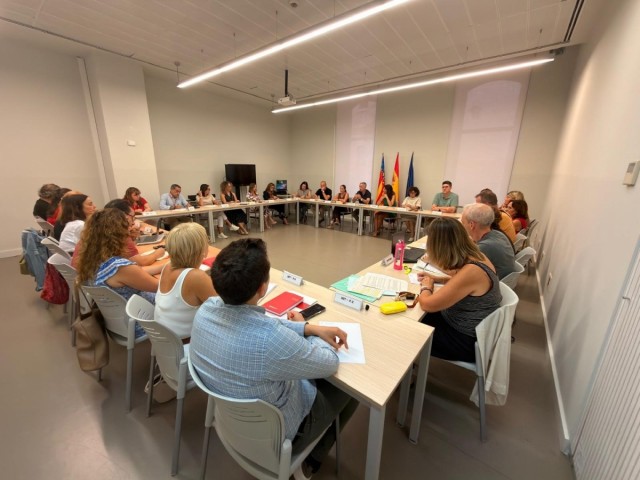 La Generalitat y sindicatos acuerdan la implantación de la jornada de 35 horas en la Administración