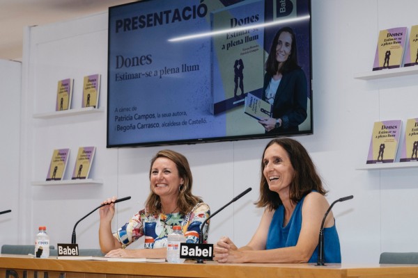 Carrasco ensalza la valentía de Patricia Campos, plasmada en el libro 'Dones. Estimar-se a plena llum'