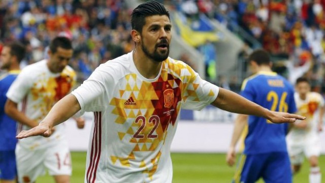 España vence a Bosnia con goles de Nolito y Pedro
