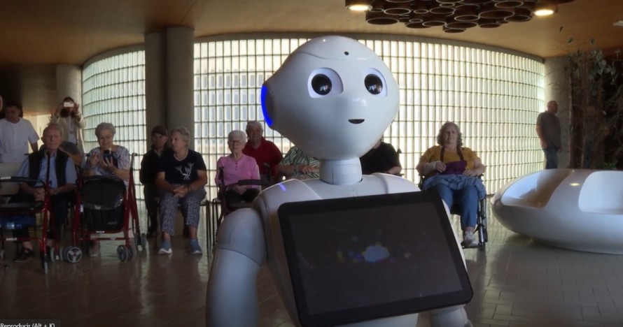 Robots para cuidar a los mayores: el futuro ya se prueba