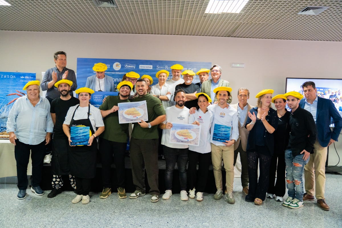 Foto de familia con el conjunto de ganadores.