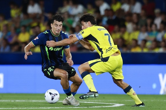 Un Villarreal espeso en ataque cae en casa frente al Betis y la mala racha harta a la afición