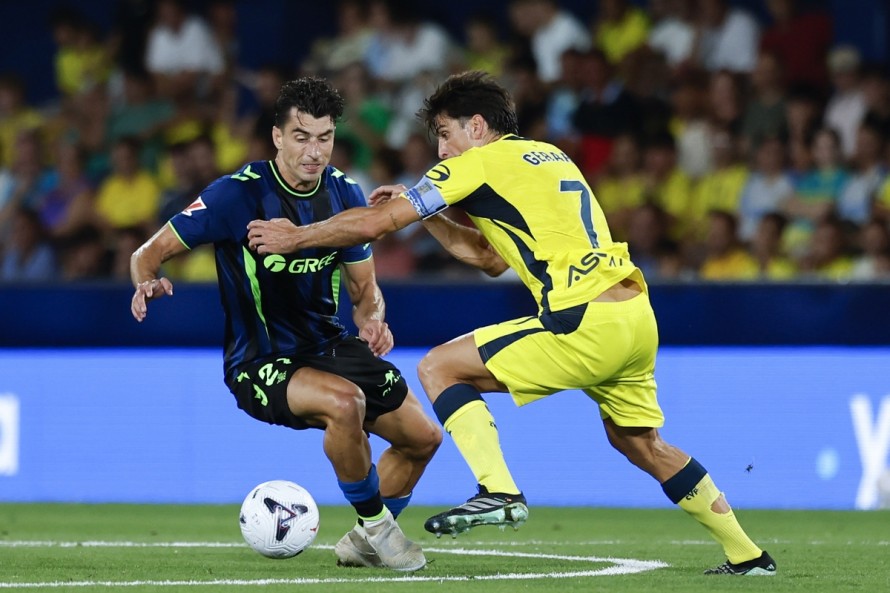 Un Villarreal espeso en ataque cae en casa frente al Betis y la mala racha harta a la afición