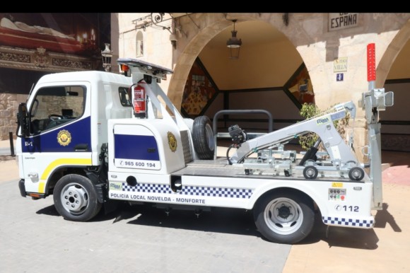 La nueva grúa de Mutxamel: 24 horas, con llegada en 20 minutos y fotos antes de retirar los vehículos