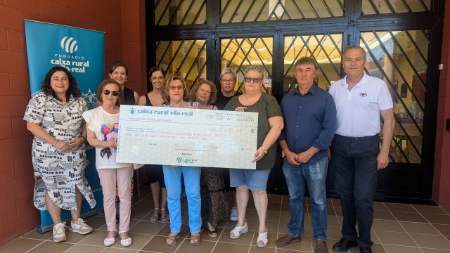 La asociación Rusc de Vila-real recibe cerca de 1500 euros de la Trobada de elaboración de 'alioli'