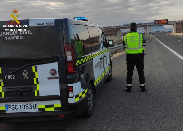 Investigado un hombre que circulaba en un turismo a 219 kilómetros en la A7 a su paso por el término de Castalla
