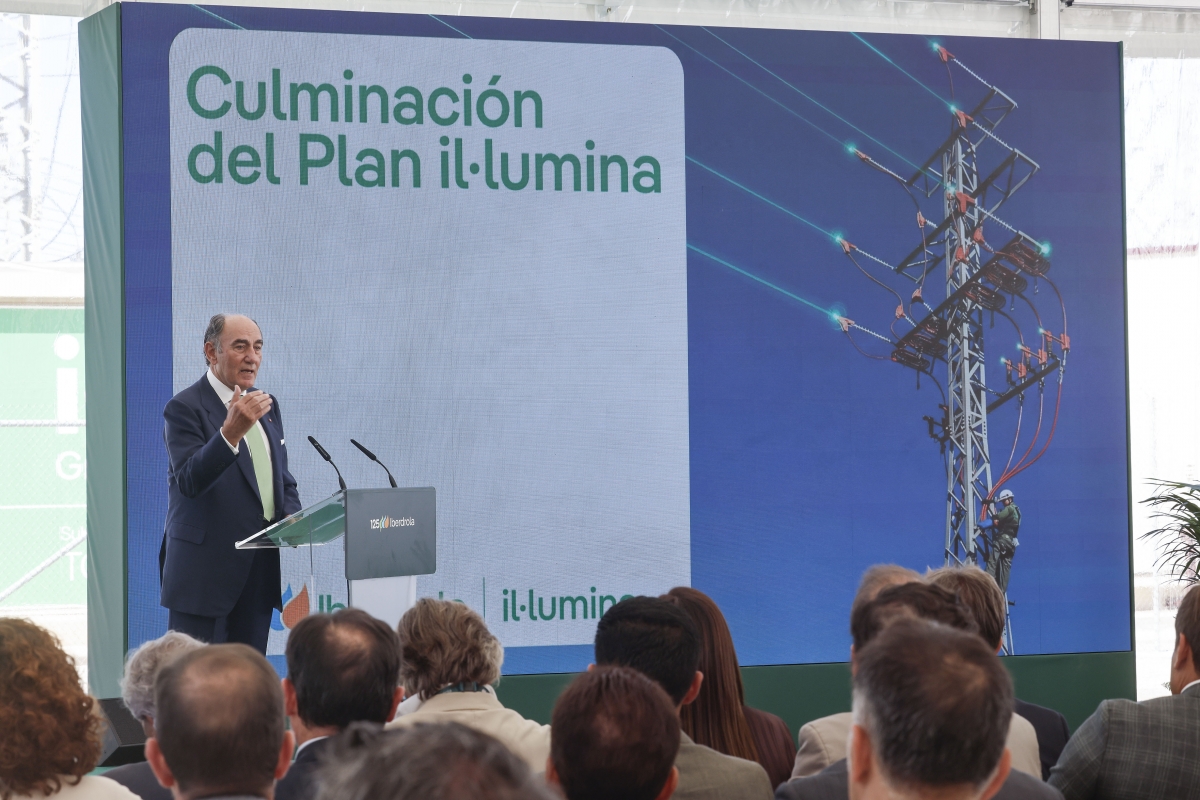 El presidente de Iberdrola, Ignacio Galán, interviene en el acto de culminación del Plan Il·lumina.
