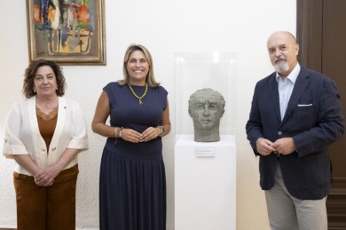 La Diputación expone el busto de Federico García Moliner, Premio Príncipe de Asturias de Investigación Científica y Técnica