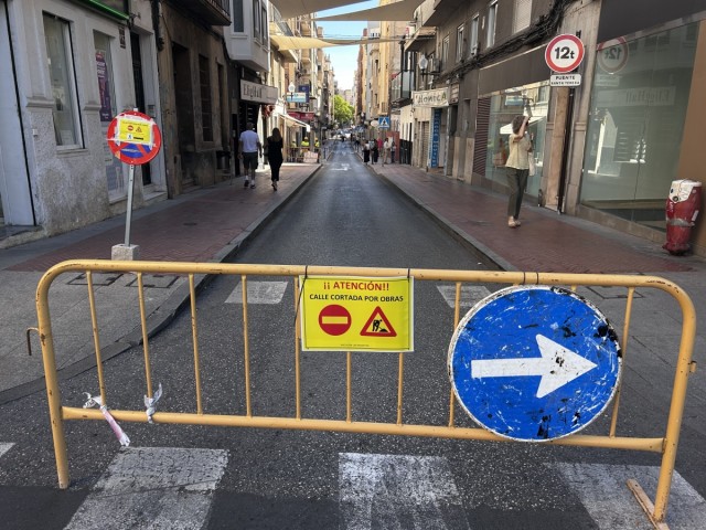 Empieza en Elche la renovación integral de la calle Major del Pla: estará cortada al tráfico un mes