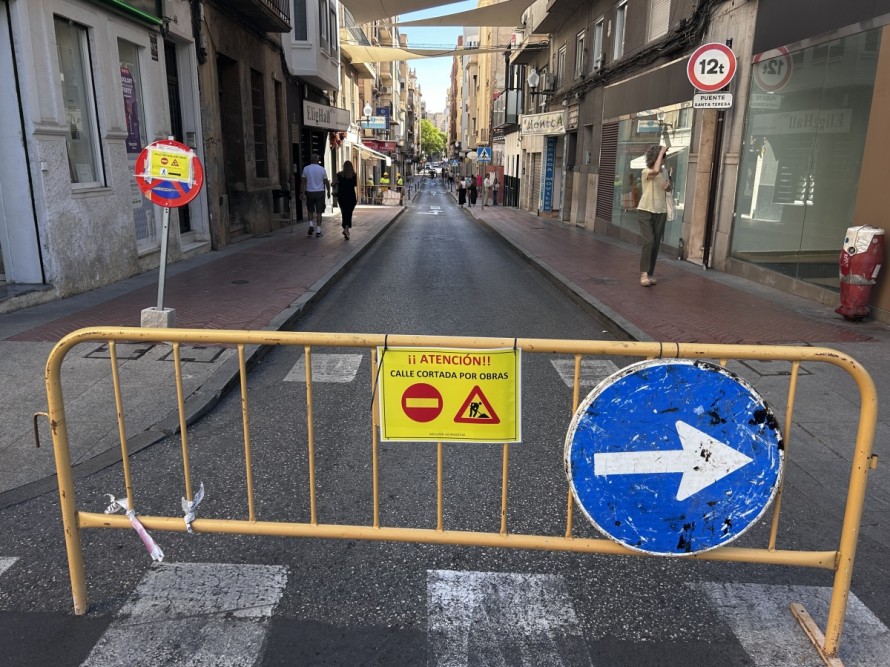 Empieza en Elche la renovación integral de la calle Major del Pla: estará cortada al tráfico un mes