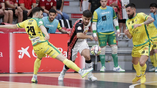 César Velasco, ala citado por España para el Mundial, llega a ElPozo desde el Jaén