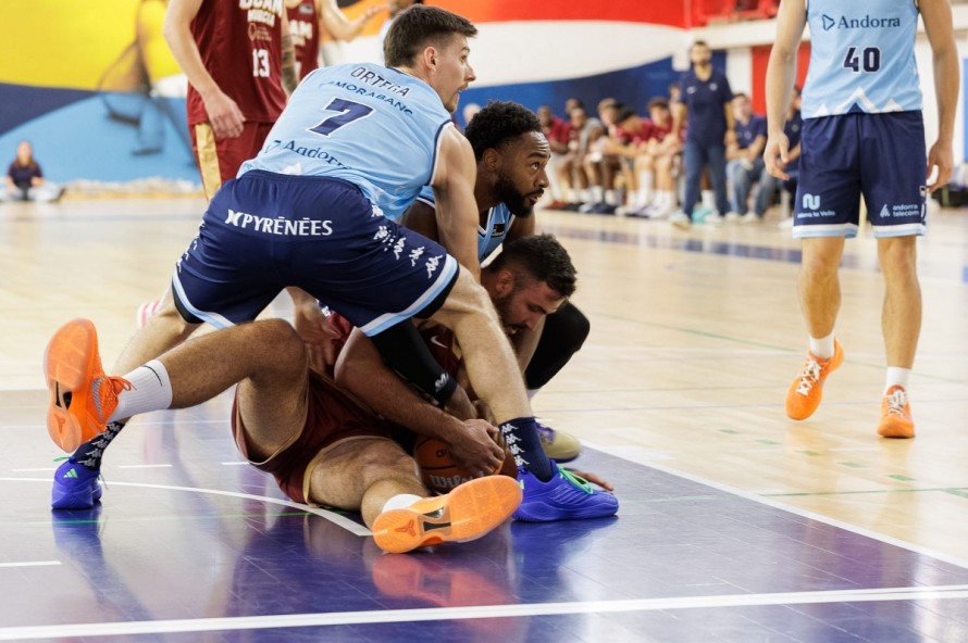 El UCAM CB se dispara en la segunda mitad para ganar el Memorial García Zaragoza-Martínez Pardo 