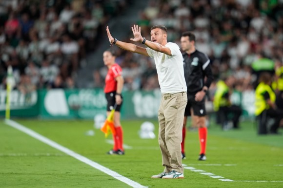 El Elche CF paga un calendario de aúpa: de mirar a Europa a vivir en el descenso