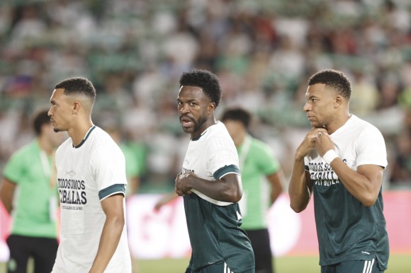 Tres 'besugos' se desmarcan del mensaje 