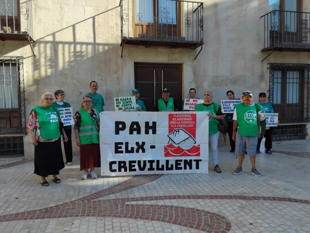 La PAH exige en Elche medidas de acceso a la vivienda y alquiler y advierte: falta infraestructura ante desahucios