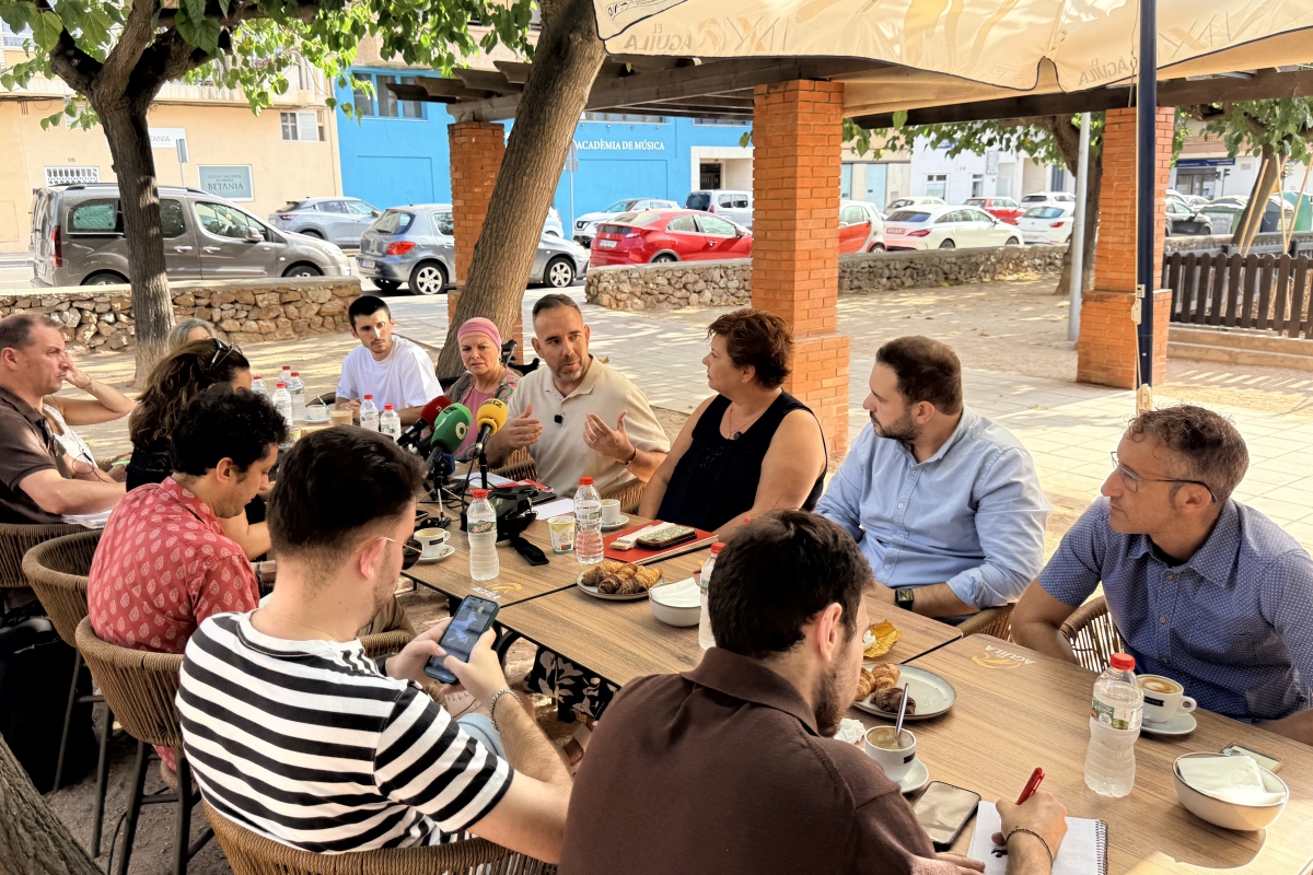 Los socialistas piden mayores recursos para limpieza y mantenimiento en los barrios.