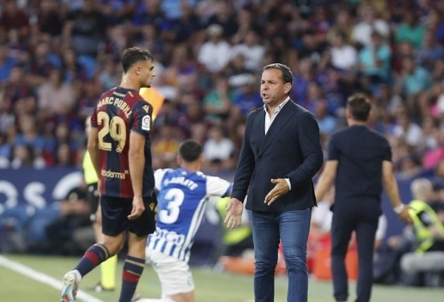 Javi Calleja, primer entrenador de la 'era Messi' en el CD Eldense