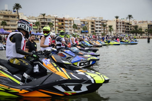 Mazarrón acoge en un intervalo de dos semanas el Mundial de hidro fly y la Copa del Rey de motos de agua