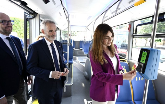 El tranvibús de Murcia estrena sus nuevas validadoras pero seguirá siendo gratuito hasta junio