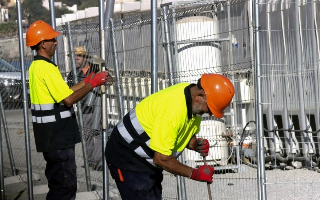 La Audiencia Nacional ordena al Gobierno paralizar el campamento para migrantes en el Puerto de Ceuta