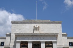 La Reserva Federal acomete la primera subida de 25 puntos en los tipos de interés con Kevin Warsh al frente