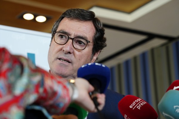 Garamendi (CEOE) acusa a Trabajo de 