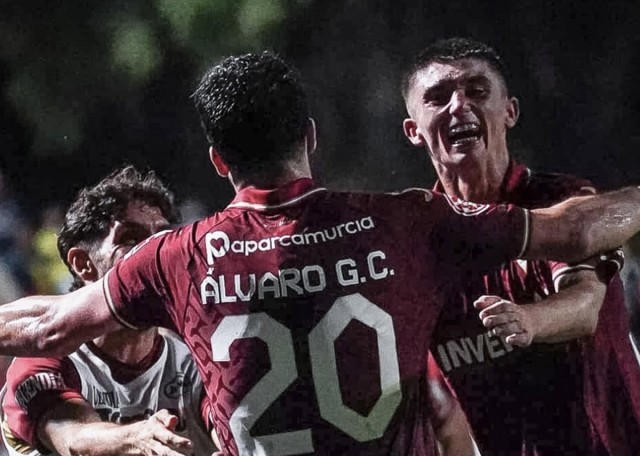 El Murcia remonta tras ir 1-0 abajo hasta el minuto 88 y acerca la Copa del Rey con un 1-4 en la prórroga
