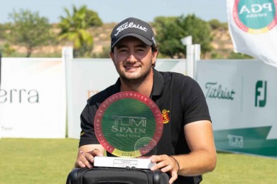 El castellonense Carlos Abril se lleva su primer título profesional en New Sierra Golf