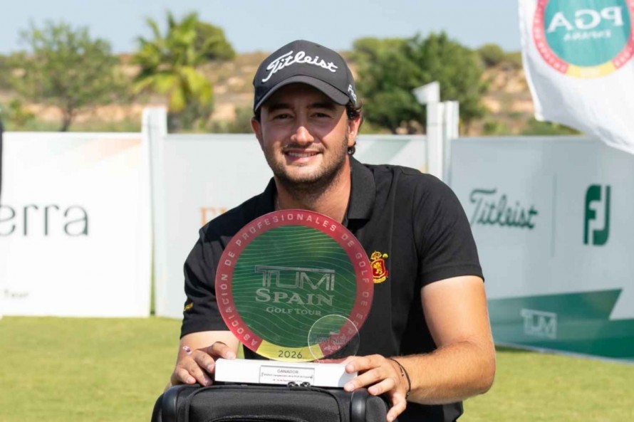 El castellonense Carlos Abril se lleva su primer título profesional en New Sierra Golf