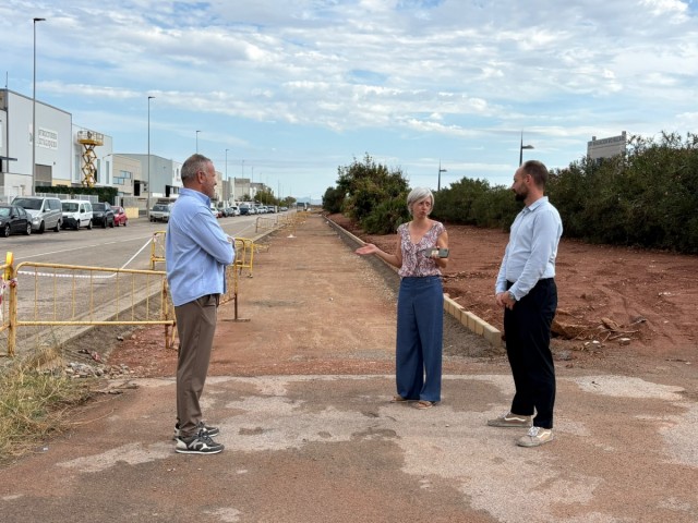 La Vall d'Uixó crea una nueva franja de aparcamiento de 300 metros en el Polígono La Mezquita