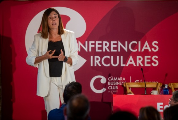 Edurne Pasaban lleva sus ochomiles a la empresa alicantina: 