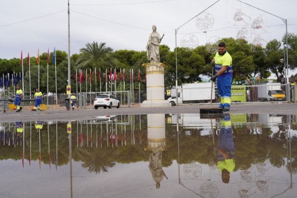 Cartagena se vuelca en recuperar el Campamento festero tras las lluvias para salvar el inicio de Carthagineses y Romanos